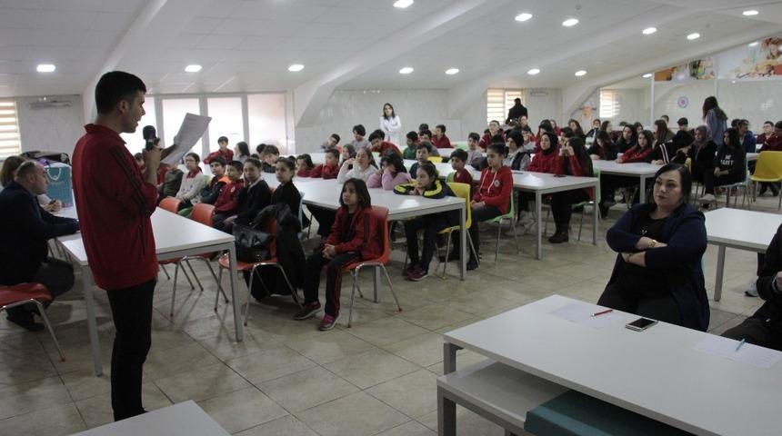 İstikal Marşını g&uuml;zel okuma yarışması d&uuml;zenlendi