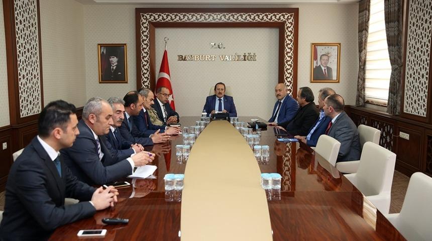 Vali Pehlivan siyasi parti il başkanlarıyla bir araya geldi