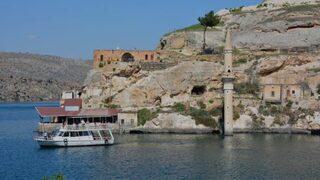 Dünyada Siyah Gül Yetişen Tek Yer Halfeti’de Gezip Görülecek Enfes Yerler