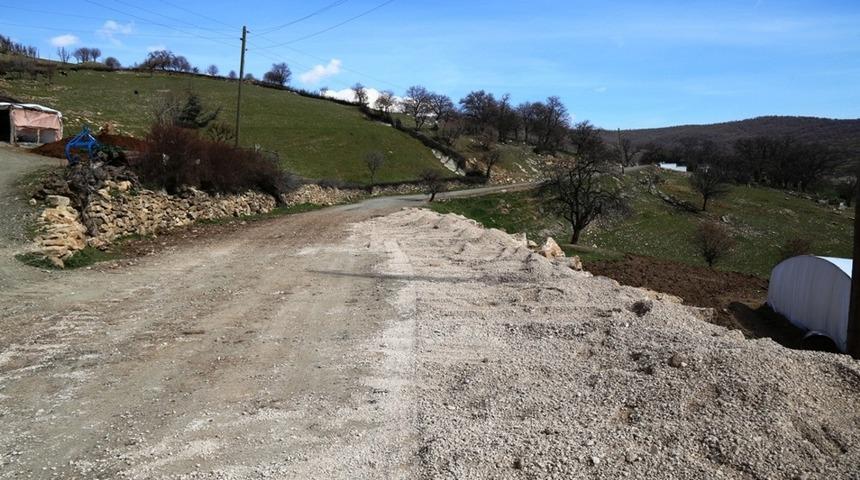 Lice&rsquo;de heyelan nedeniyle bozulan yol onarıldı