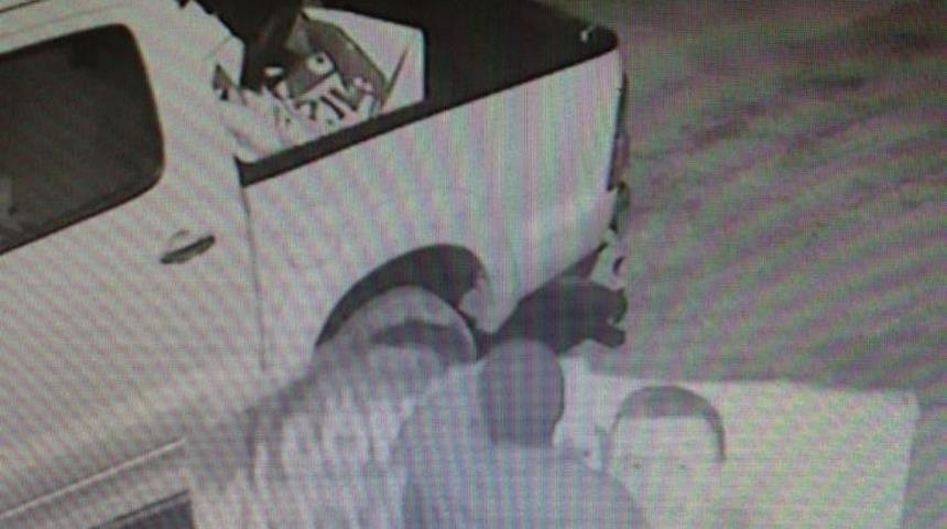 &Uuml;mmet Akın; &ldquo;Direklerden s&ouml;kt&uuml;rebilirler ama g&ouml;n&uuml;llerden asla&rdquo;