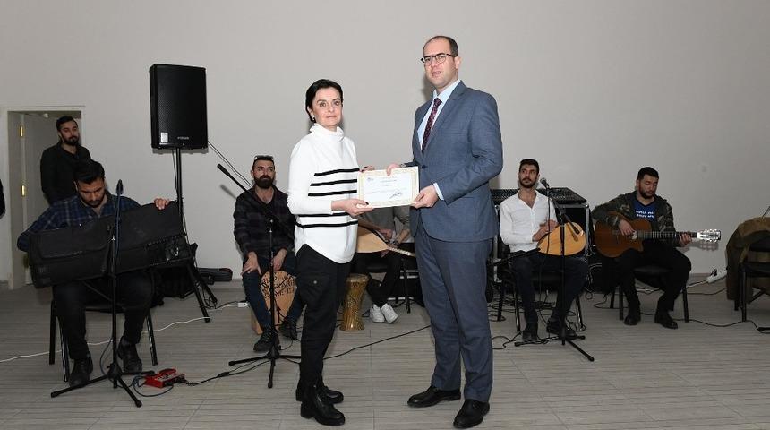 Vanlı iş kadınlarından &ouml;ğrencilere yardım