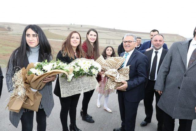 Başkan Memduh Büyükkılıç: “Felahiye ilçemizde buğday ile süt üretimine önem verilecektir”