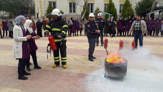 İtfaiye Müdürlüğü okullarda yangın eğitimi