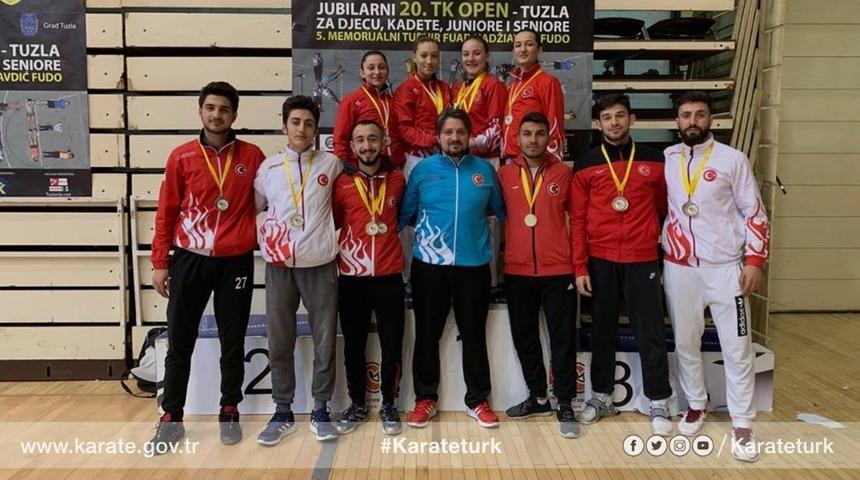 Denizlili sporcu karate turnuvasında altın madalya kazandı