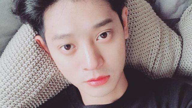 Seks görüntülerini kaydedip paylaşan pop yıldızı müzik kariyerine son verdi