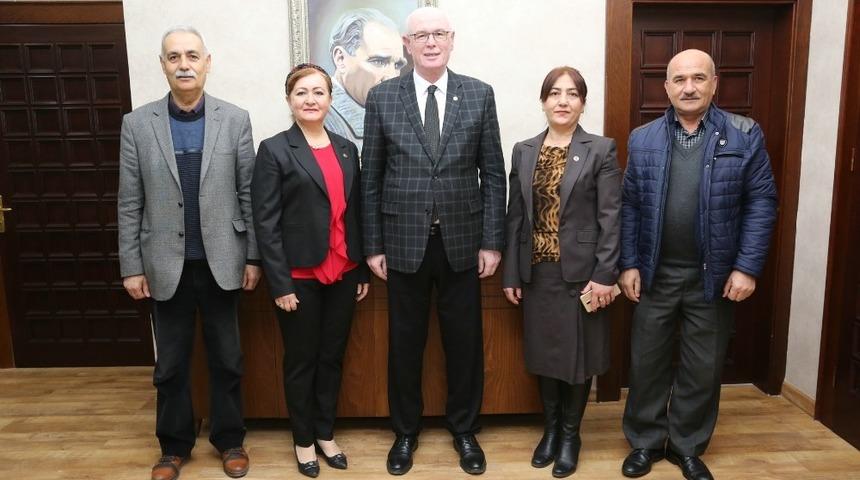 &Ccedil;evreci muhtarlar &ouml;d&uuml;llendirildi