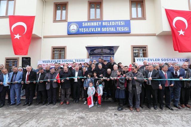 Yeşilevler Mahallesindeki sosyal tesis törenle hizmete açıldı