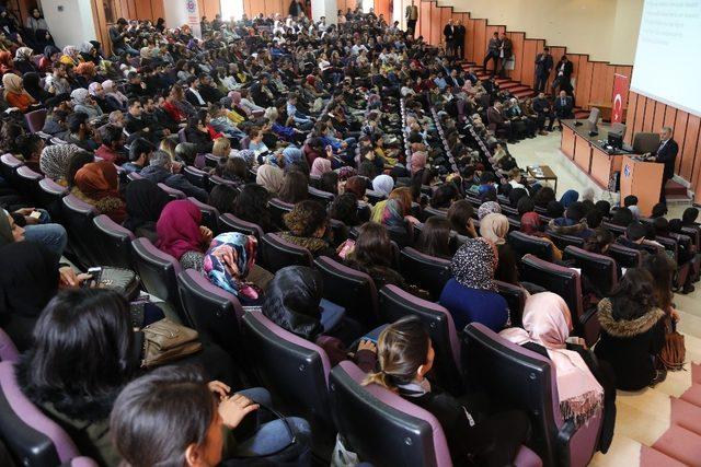 Doç. Dr. Murat’tan “Düşünceni değiştir hayatın değişsin” konferansı