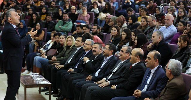 Doç. Dr. Murat’tan “Düşünceni değiştir hayatın değişsin” konferansı