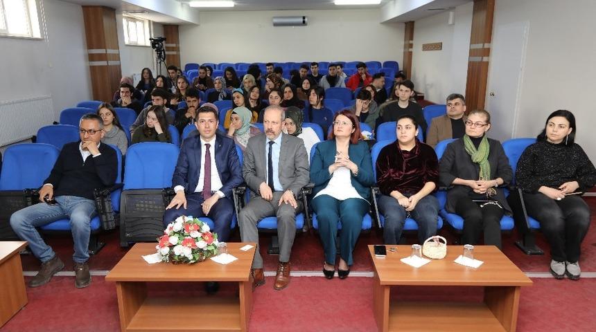 KAY&Uuml;&rsquo;de &ldquo;Bir Bakışta Kayseri Sanayisi&rdquo; Konulu Konferans D&uuml;zenlendi