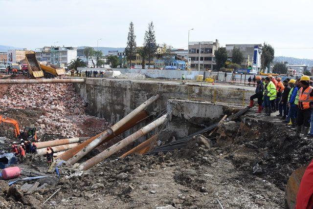 İzmir'de metro yer altı park istasyonu inşaatında göçük (6)