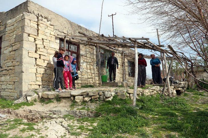 Mersin’de korkutan çatlaklar G5