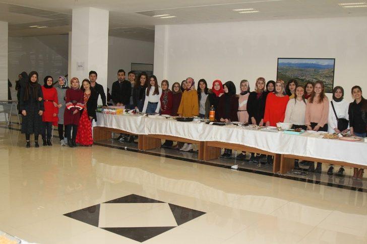 Matematik ve Fen Bilimleri Bölümü öğrencilerinden hayır kermesi G2