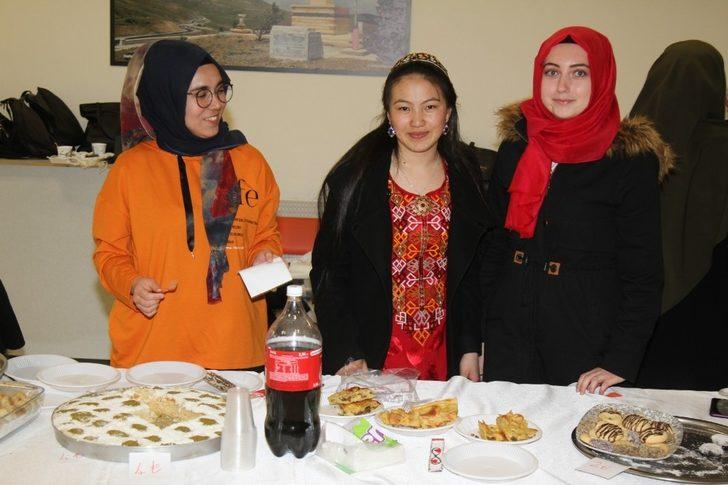 Matematik ve Fen Bilimleri Bölümü öğrencilerinden hayır kermesi G3