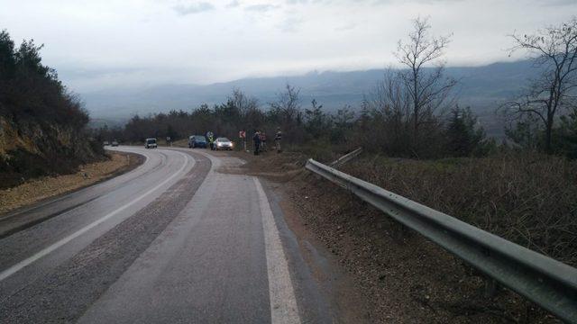 Tokat’ta minibüs uçuruma yuvarlandı: 2 yaralı