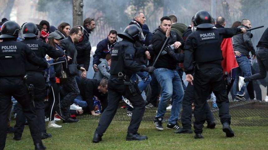 Barcelona - Lyon maçı öncesi taraftarlar birbirine girdi