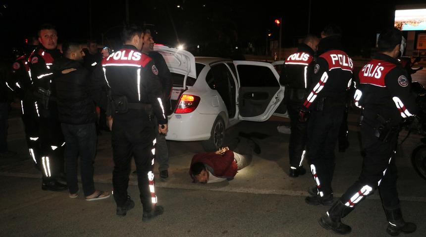 'Dur' ihtarına uymayan otomobilden, polise 'kimyon baharatı' atıldı