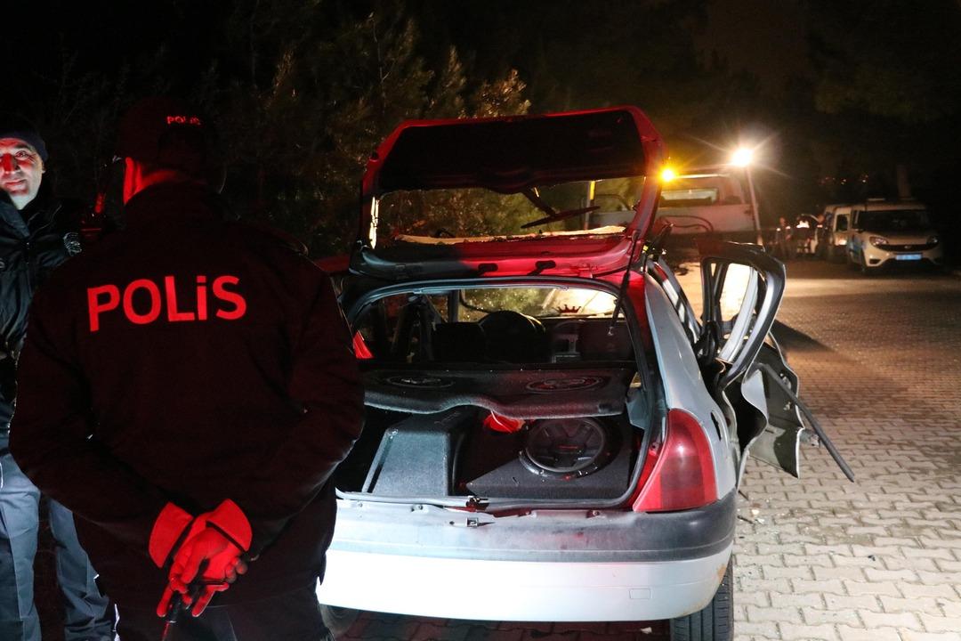 Otomobilde &ccedil;ektikleri gaz patladı!