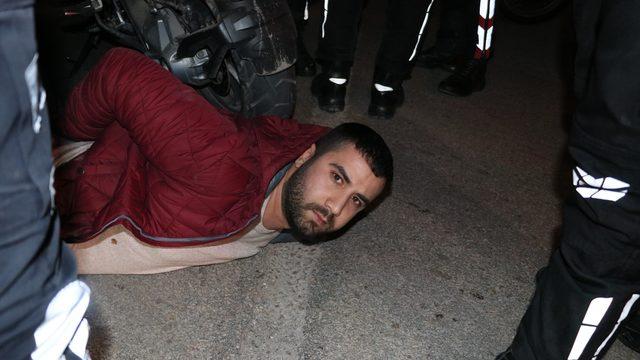 Bu kadarına da pes! Polislerden kurtulmak için öyle bir şey yaptı ki!