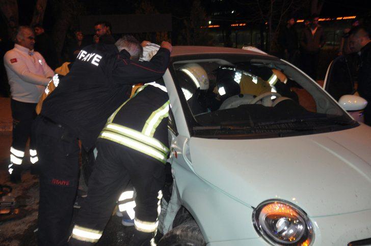 Yeni aldığı otomobilde sıkıştı, kaskosunu sordu G4