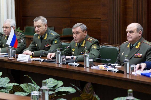 Rus ve Kazakistan ordusu ortak tatbikat yapacak