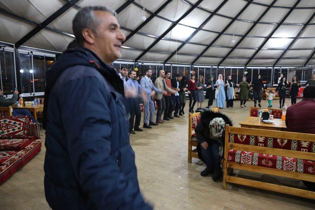 Varto'da, kıl çadırda halaylı Tıp Bayramı kutlaması
