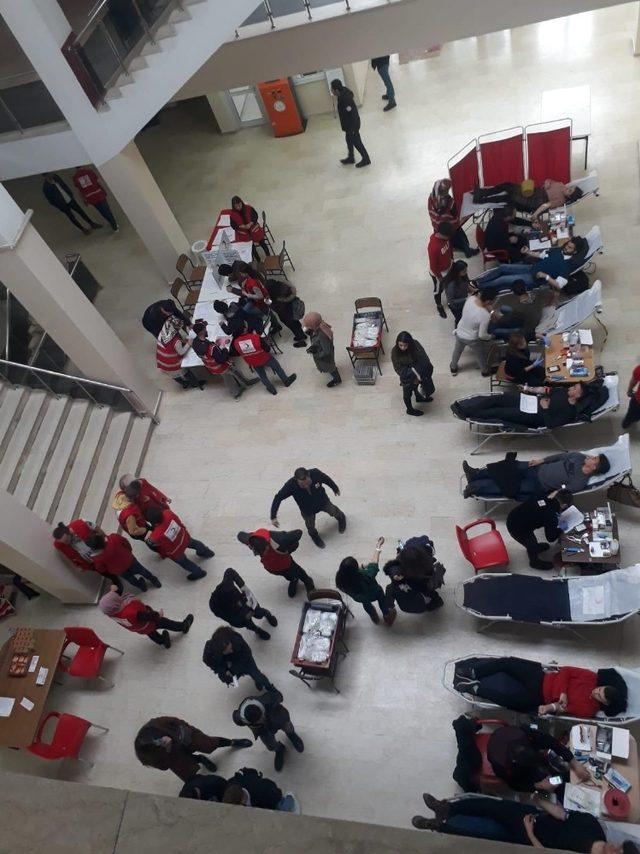 Kan bağışına Çaycuma MYO öğrencilerinden tam destek