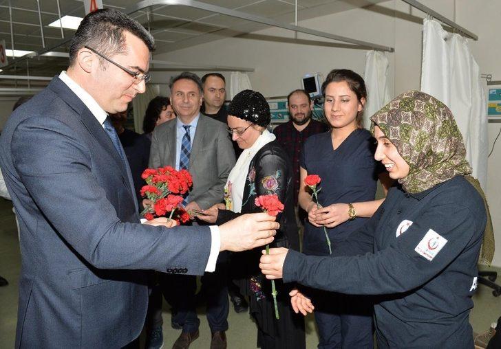 Vali Memiş’ten sağlık çalışanlarına Tıp Bayramı ziyareti G5