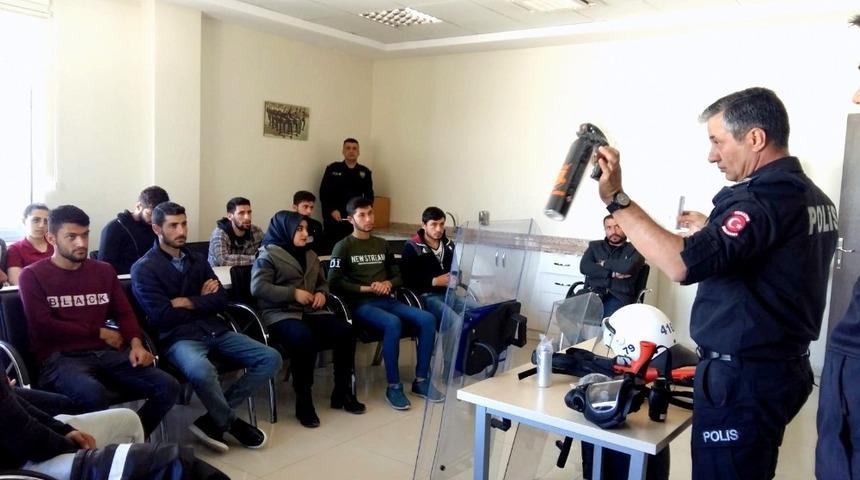 SBMYO öğrencileri özel güvenlik eğitimi etkinliğine katıldı