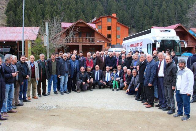 Zorluoğlu, Uzungöl’de turizmcilerle görüştü