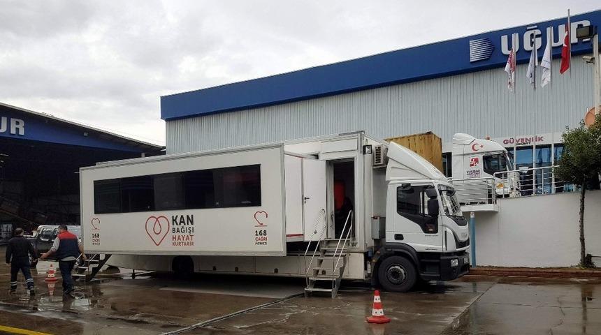 Uğur çalışanlarından Kızlay’a kan desteği