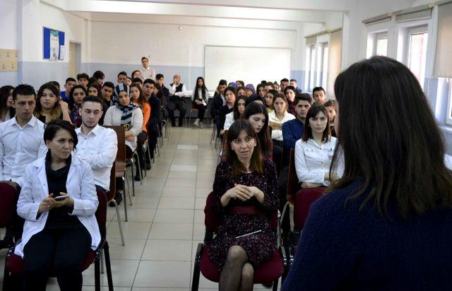 Halkla İlişkiler okuyan öğrencilerden 'farkındalık' projesi