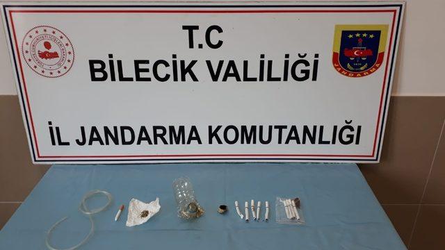 Jandarmanın şüphe üzerine durdurduğu araçta uyuşturucu madde ele geçirildi