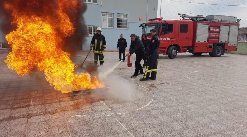 Cumhuriyet Ortaokulu&rsquo;nda yangın tatbikatı
