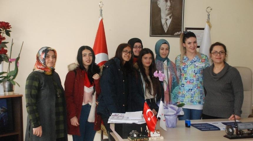 G&uuml;r&uuml;n&rsquo;de &ouml;ğrenciler Tıp Bayramı&rsquo;nı kutladı