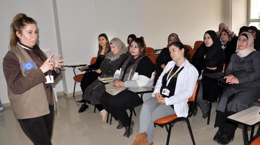 Suriyeli kadınlar &ccedil;ocuk yaşta evliliklere karşı bilin&ccedil;leniyor