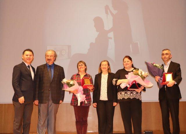 Manisalı sağlıkçı Ankara’dan iki ödülle döndü