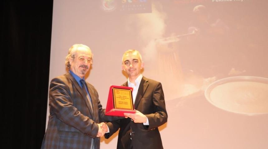 Manisalı sağlık&ccedil;ı Ankara&rsquo;dan iki &ouml;d&uuml;lle d&ouml;nd&uuml;