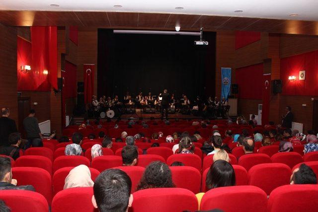 Türk Dünyası Müzik Topluluğu konseri beğeni topladı