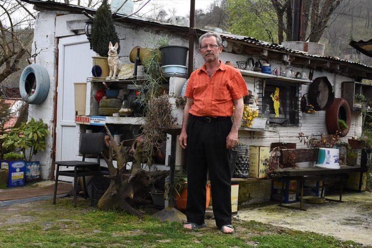 Eski ahırı antika eşyalarla donattı  G3