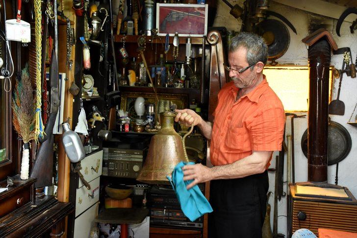 Eski ahırı antika eşyalarla donattı  G5