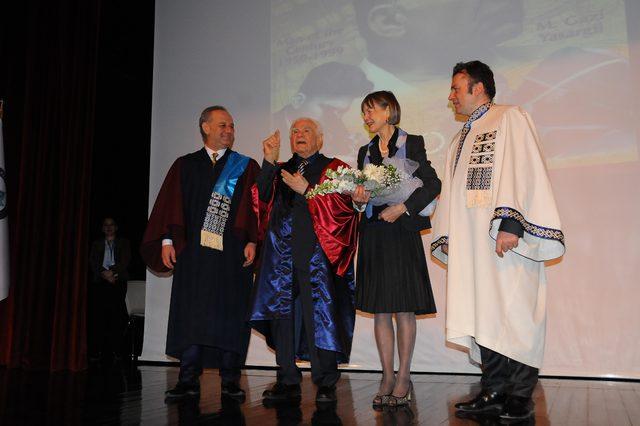 Osmangazi &Uuml;niversitesi nden Yaşargil e fahri doktora 1