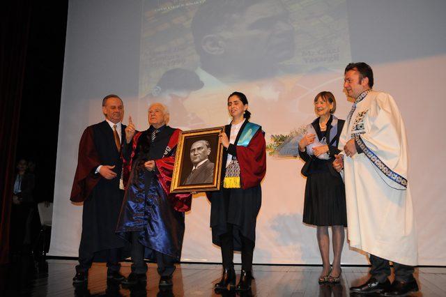 Osmangazi &Uuml;niversitesi nden Yaşargil e fahri doktora 2