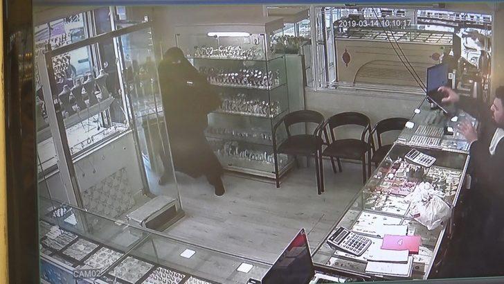 Kara çarşaf giyip geldi! Güvenlik kameraları her şeyi kaydetti! G1