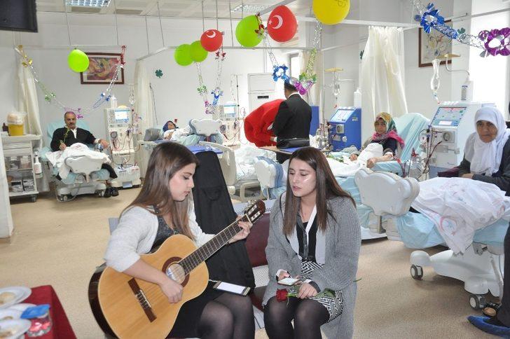 Bitlis’te müzik eşliğinde diyaliz hastaları eğlendirildi - Bitlis Haberleri