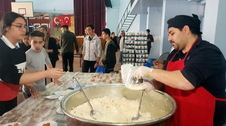 Meslek liseliler pilav g&uuml;n&uuml;nde buluştu