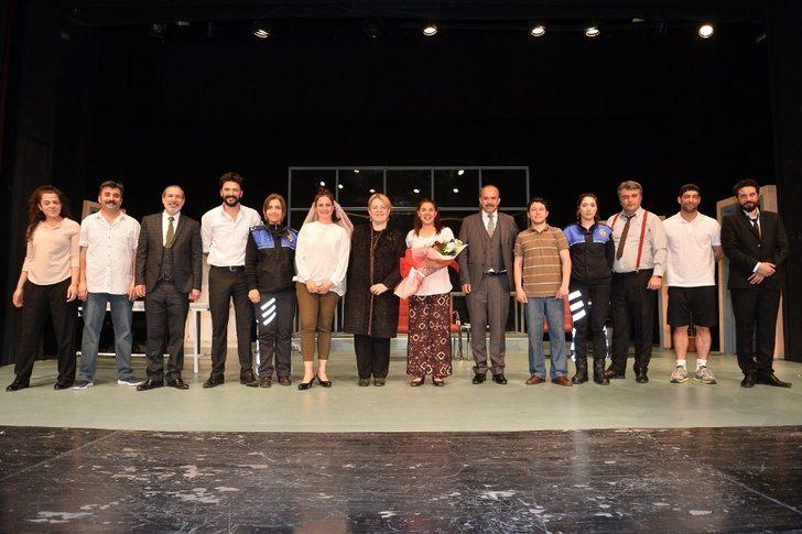 Emniyetten şehit aileleri, gaziler ve personele tiyatro etkinliği G2