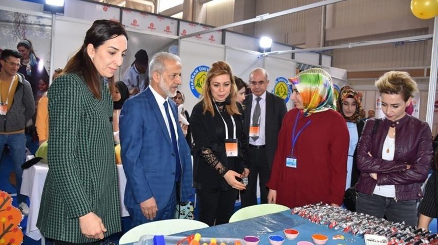 HR&Uuml; evlilik ve mobilya fuarına katıldı