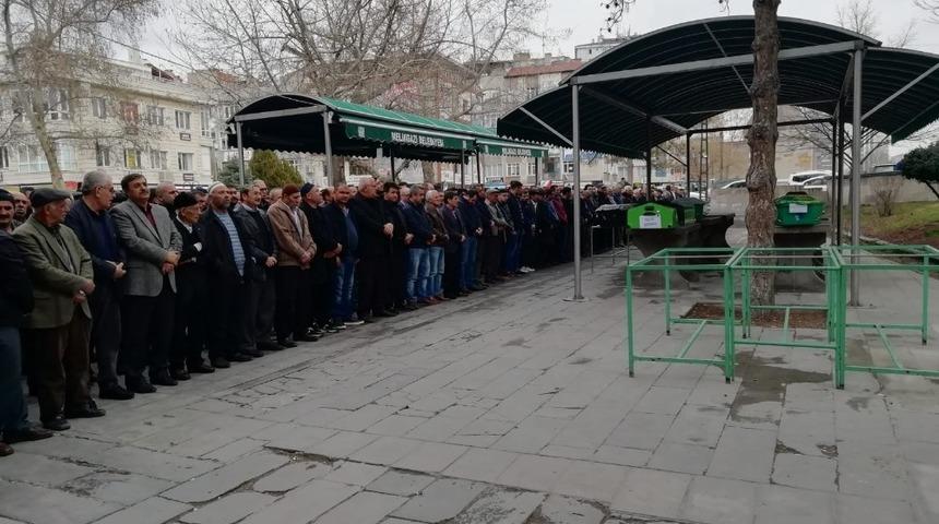 Kamyon kazasında hayatını kaybeden s&uuml;r&uuml;c&uuml; toprağa verildi